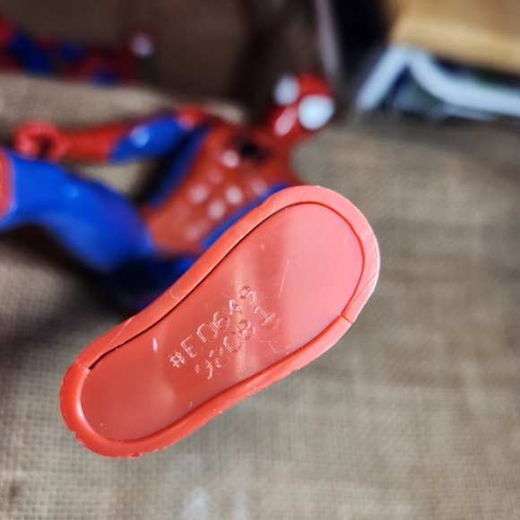 FINAL PRICE Lot of 2 Marvel Hasbro Spiderman Action Figures - Picture 6 of 7